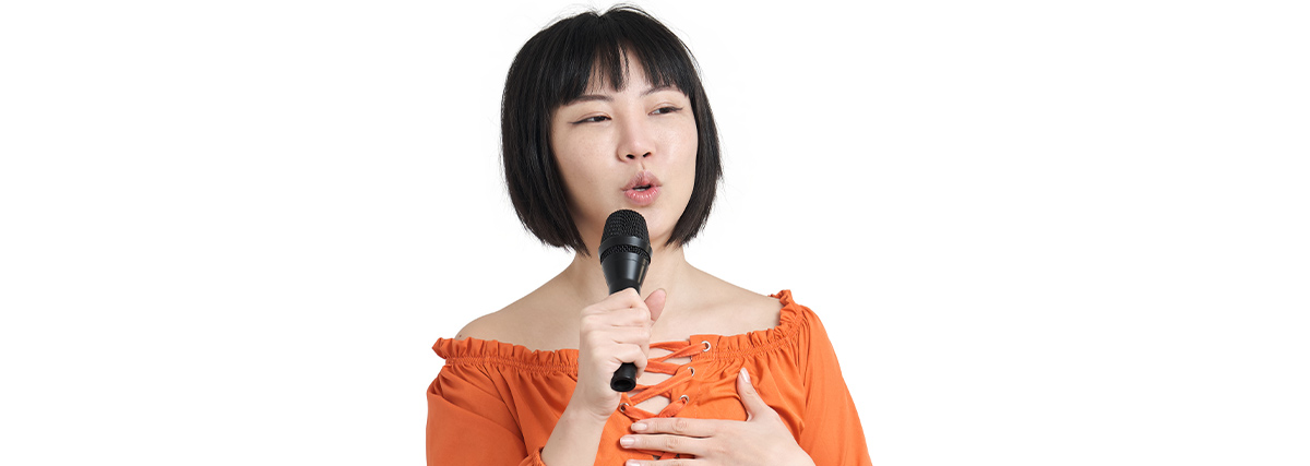 Female singer focusing on English vowel sounds during vocal practice